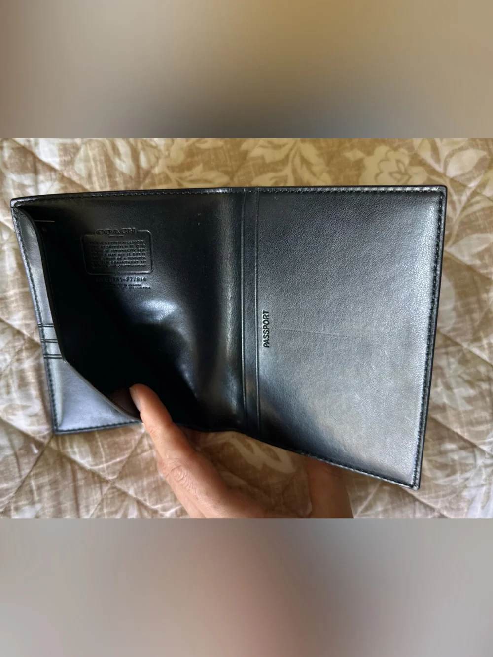 🆕 Coach Limited Edition Vandal Gummy Passport Wallet – NWT – 100% Authentic
